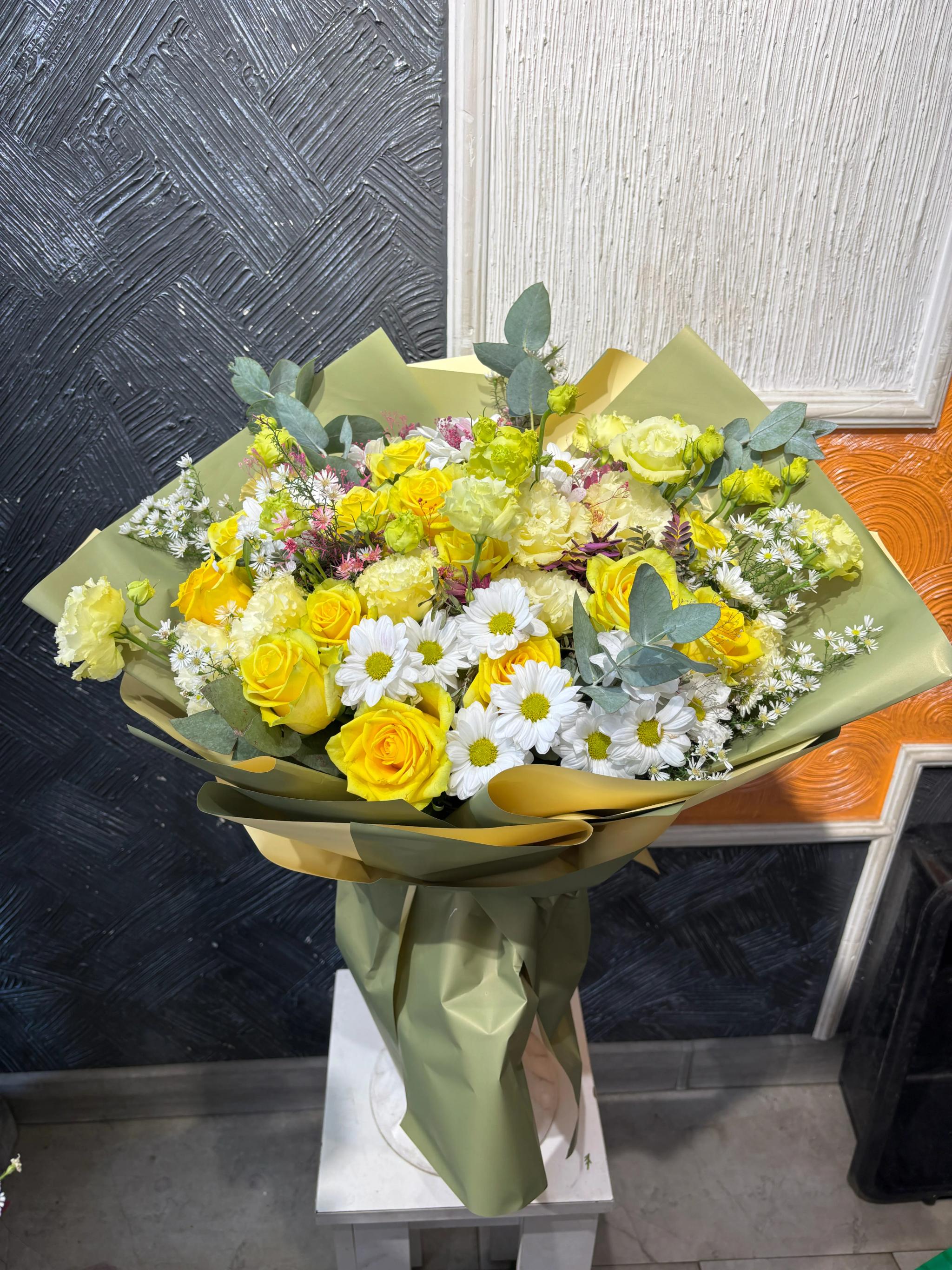 A luxurious bouquet | ծաղիկների առաքում Երևանում