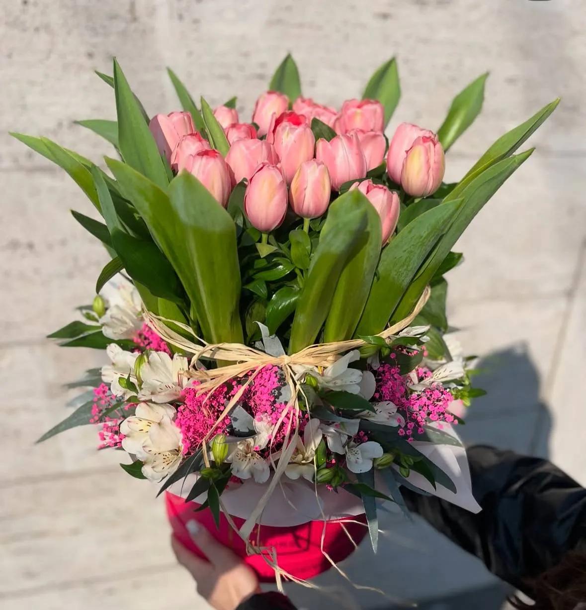 Tulips in a box | ծաղիկներ, ծաղկեպսակներ, բույսեր Երևան