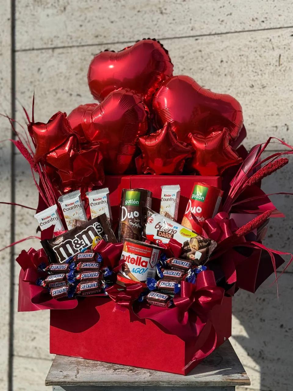 Red "sweet box" | ծաղիկներ, ծաղկեպսակներ, բույսեր Երևան