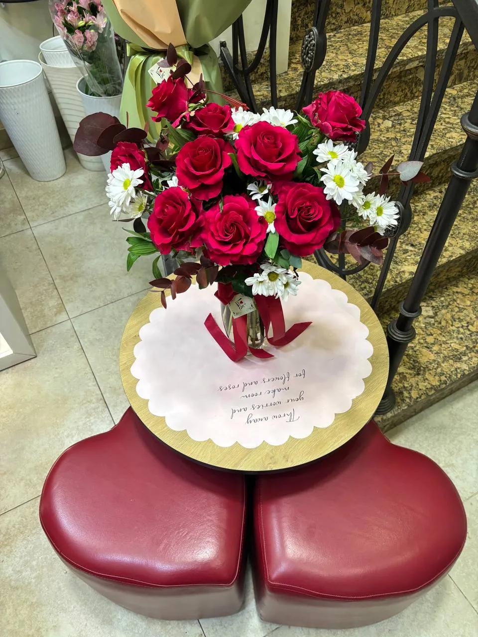 Red roses and chrysanthemums | ծաղիկների առաքում Երևանում