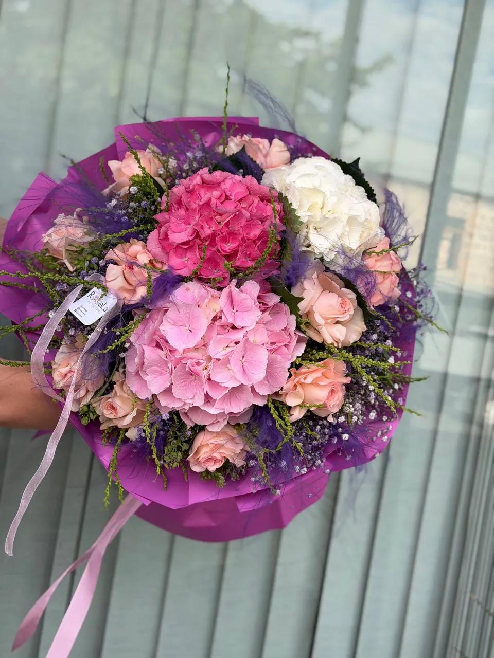 Hydrangeas and roses in one bouquet | ծաղիկներ, ծաղկեպսակներ, բույսեր Երևան