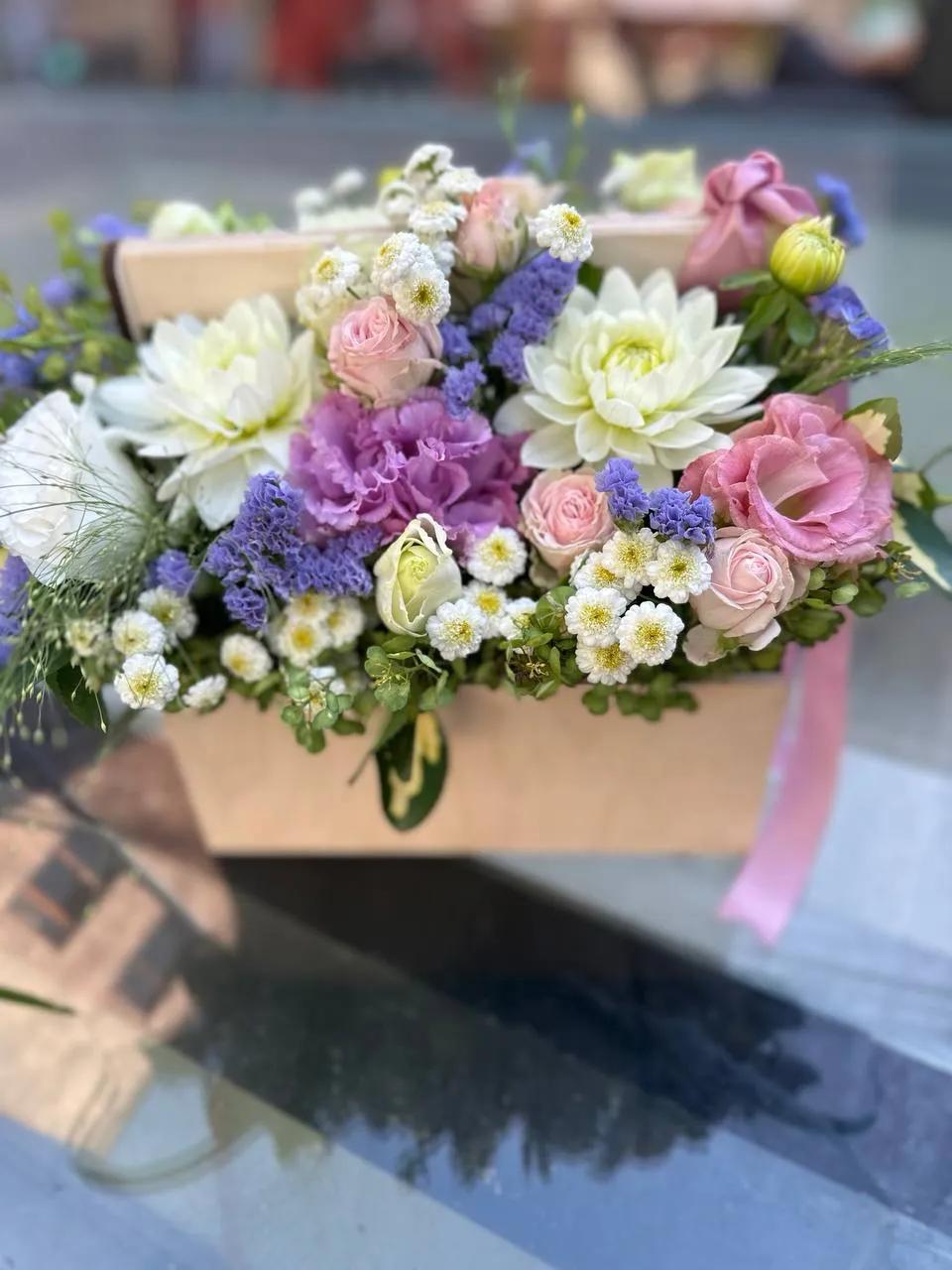 Floral mix in a box | ծաղիկների առաքում Երևանում