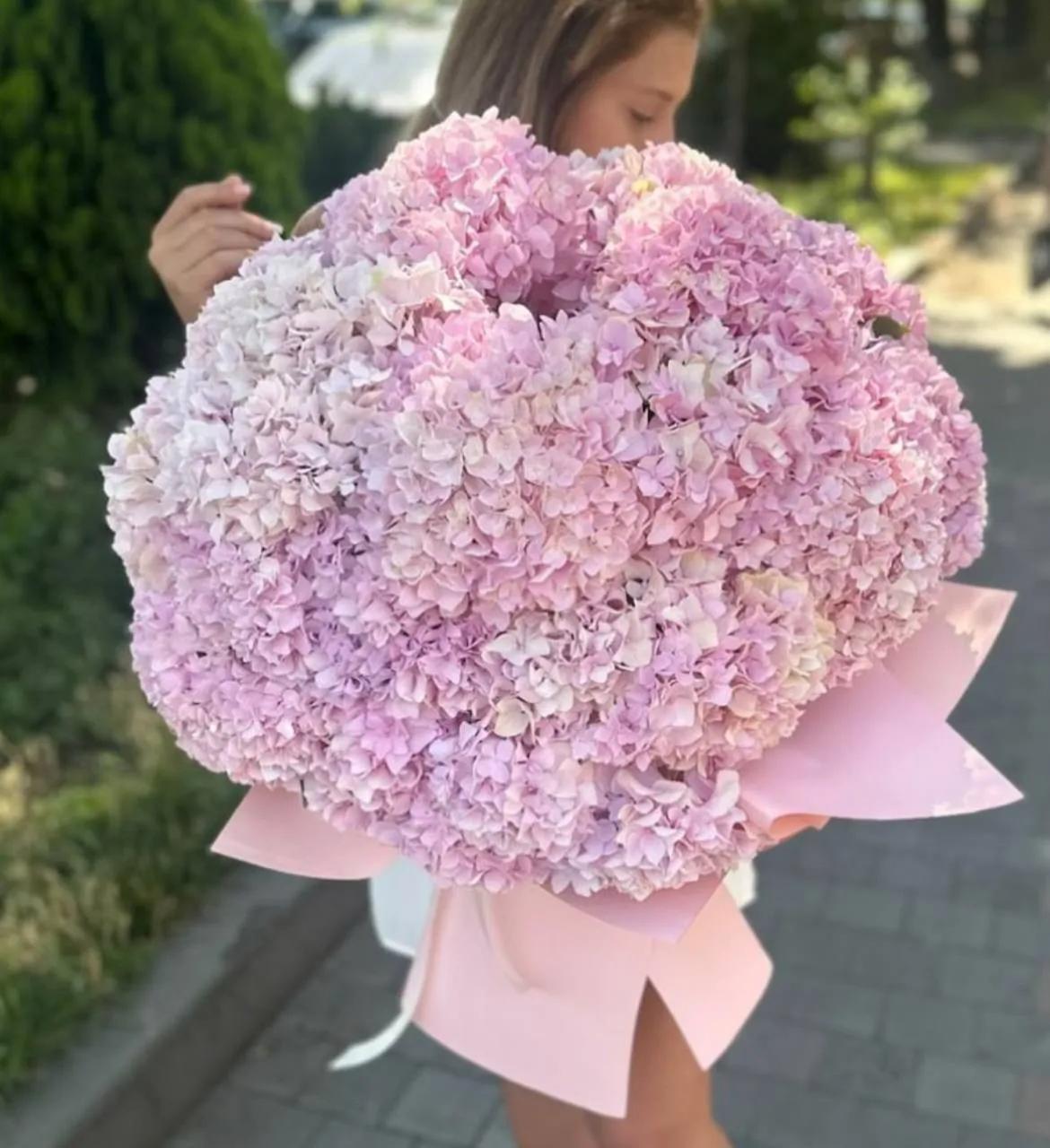 Bunch of hydrangeas | ծաղիկների առաքում Երևանում