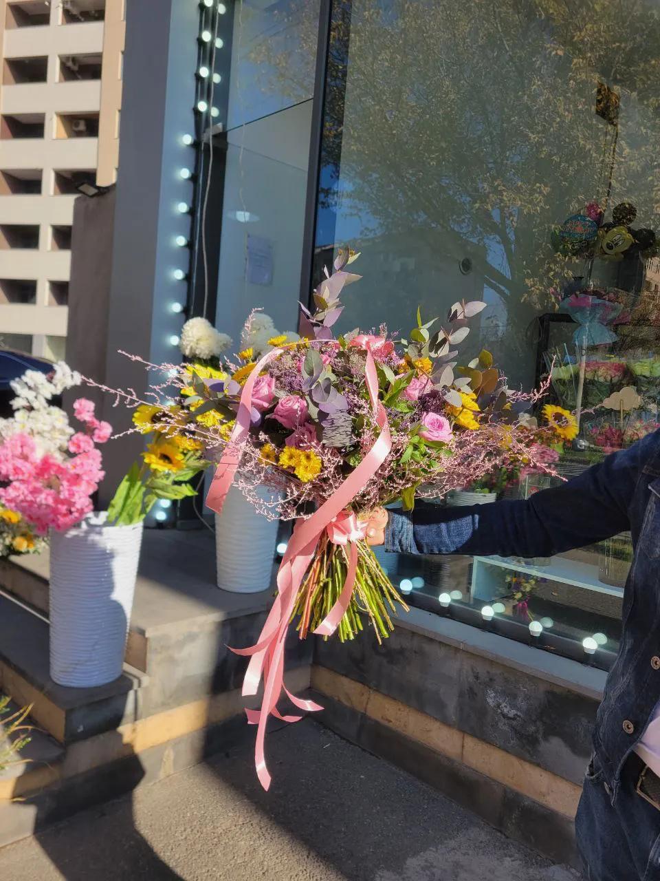 Creative bouquet | ծաղիկների առաքում Երևանում