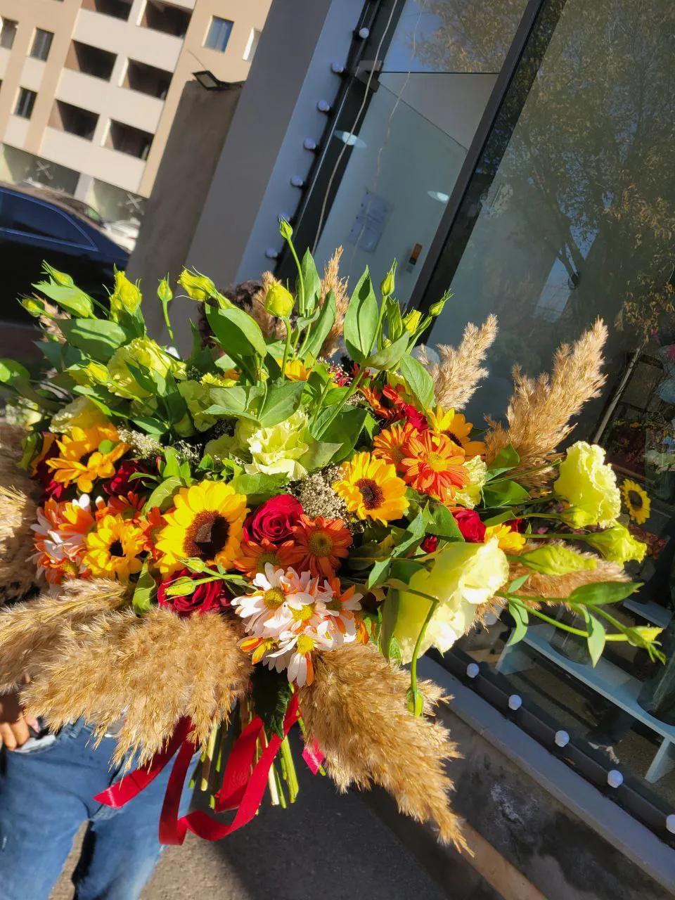 Creative bouquet | ծաղիկների առաքում Երևանում