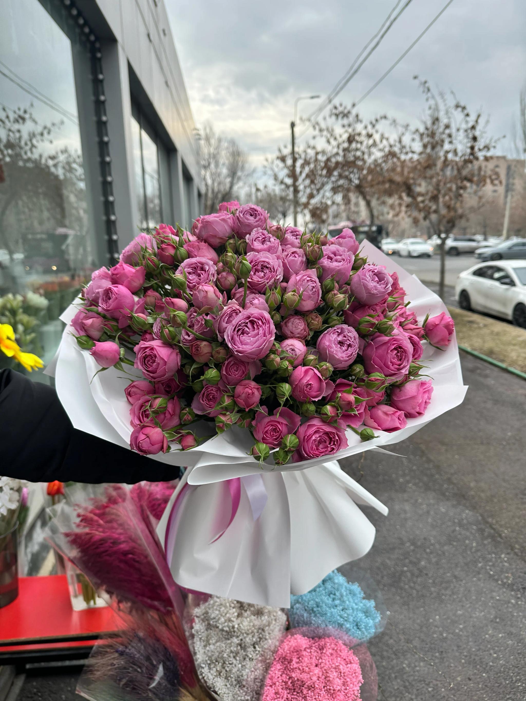 Փունջ պիոն վարդերով | ծաղիկների առաքում Երևանում