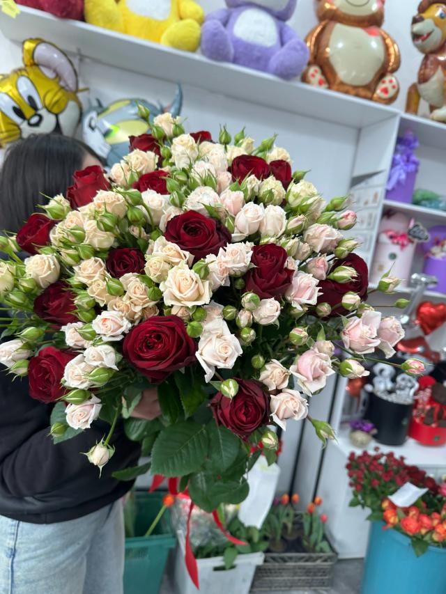 a bouquet of roses | ծաղիկների առաքում Երևանում
