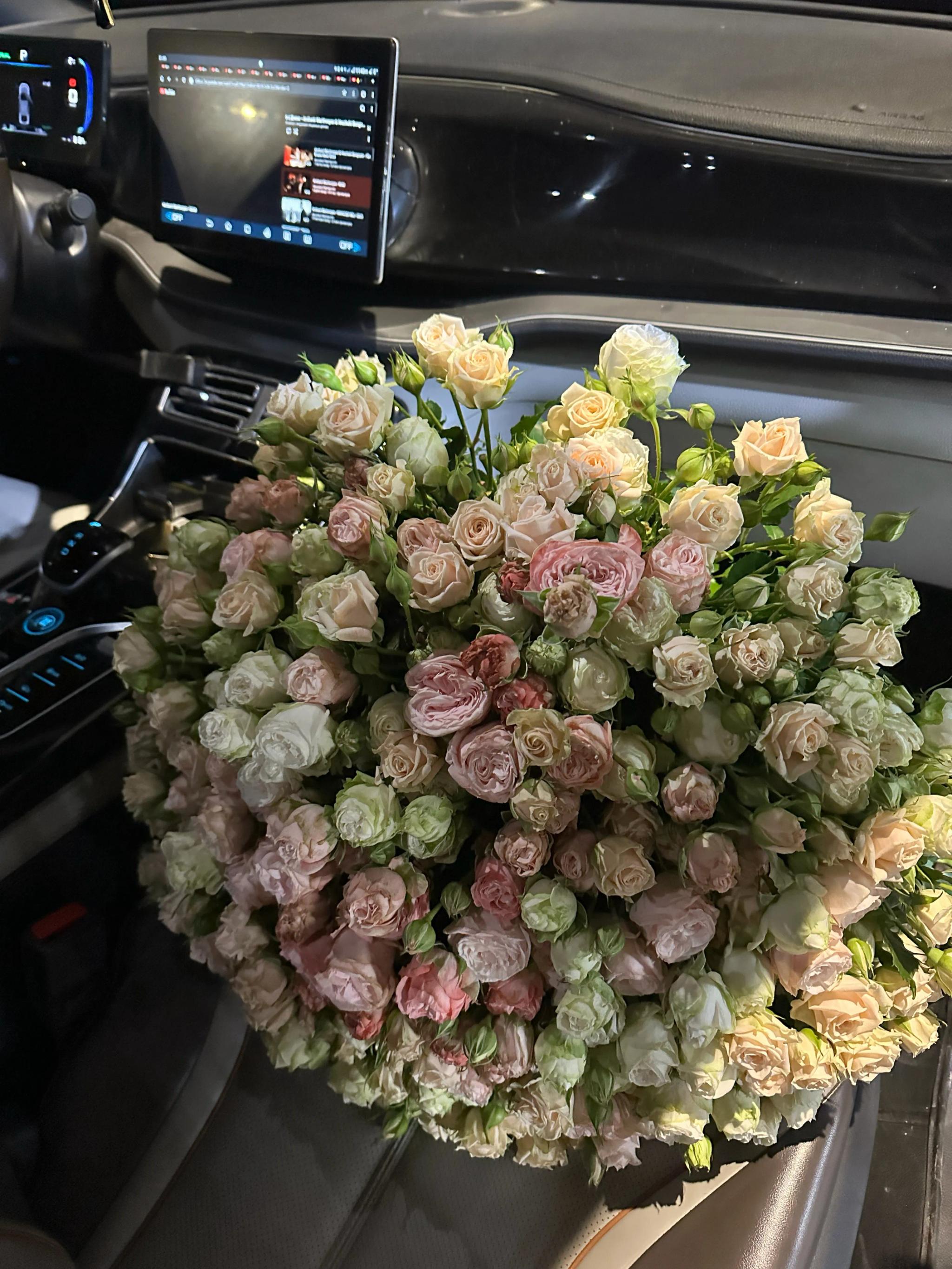 A gorgeous bunch | ծաղիկների առաքում Երևանում