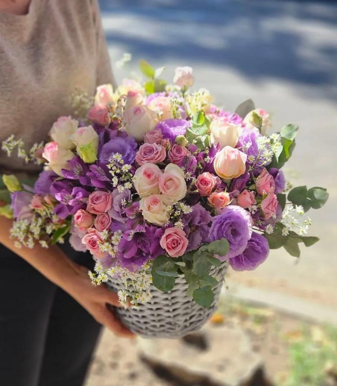 Flowers in a basket | ծաղիկներ, ծաղկեպսակներ, բույսեր Երևան