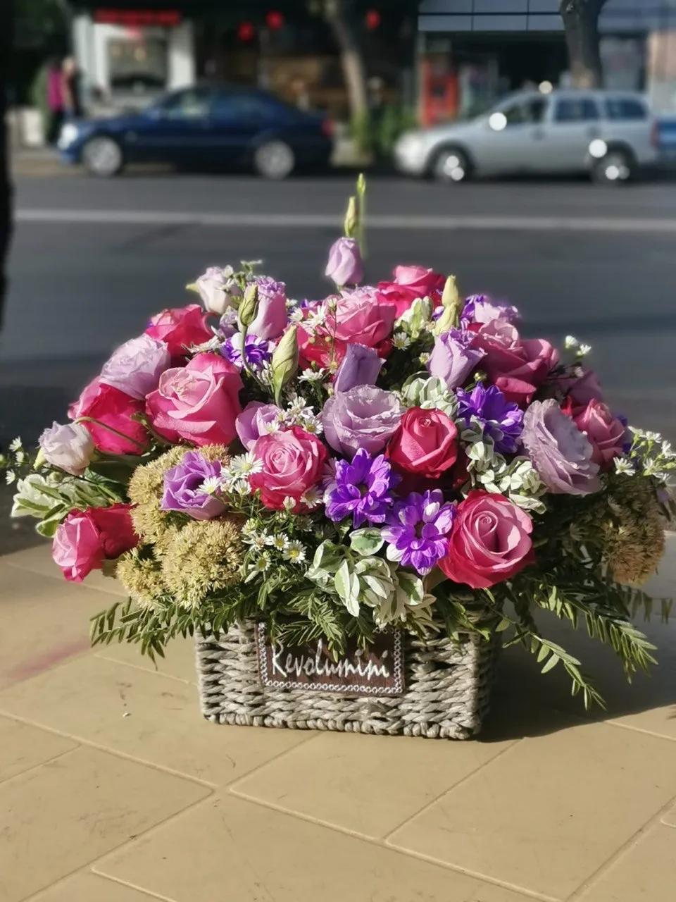 Flowers in a basket | ծաղիկներ, ծաղկեպսակներ, բույսեր Երևան