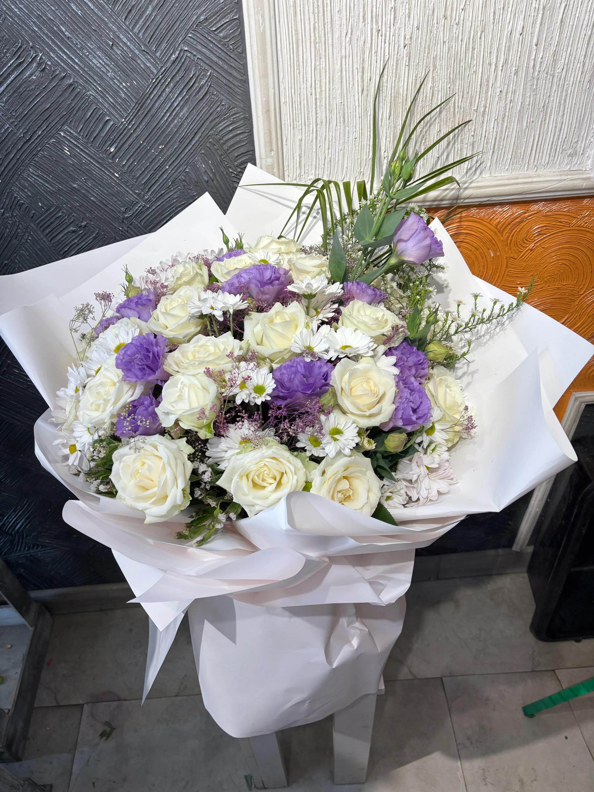 White bunch White bunch | ծաղիկների առաքում Երևանում