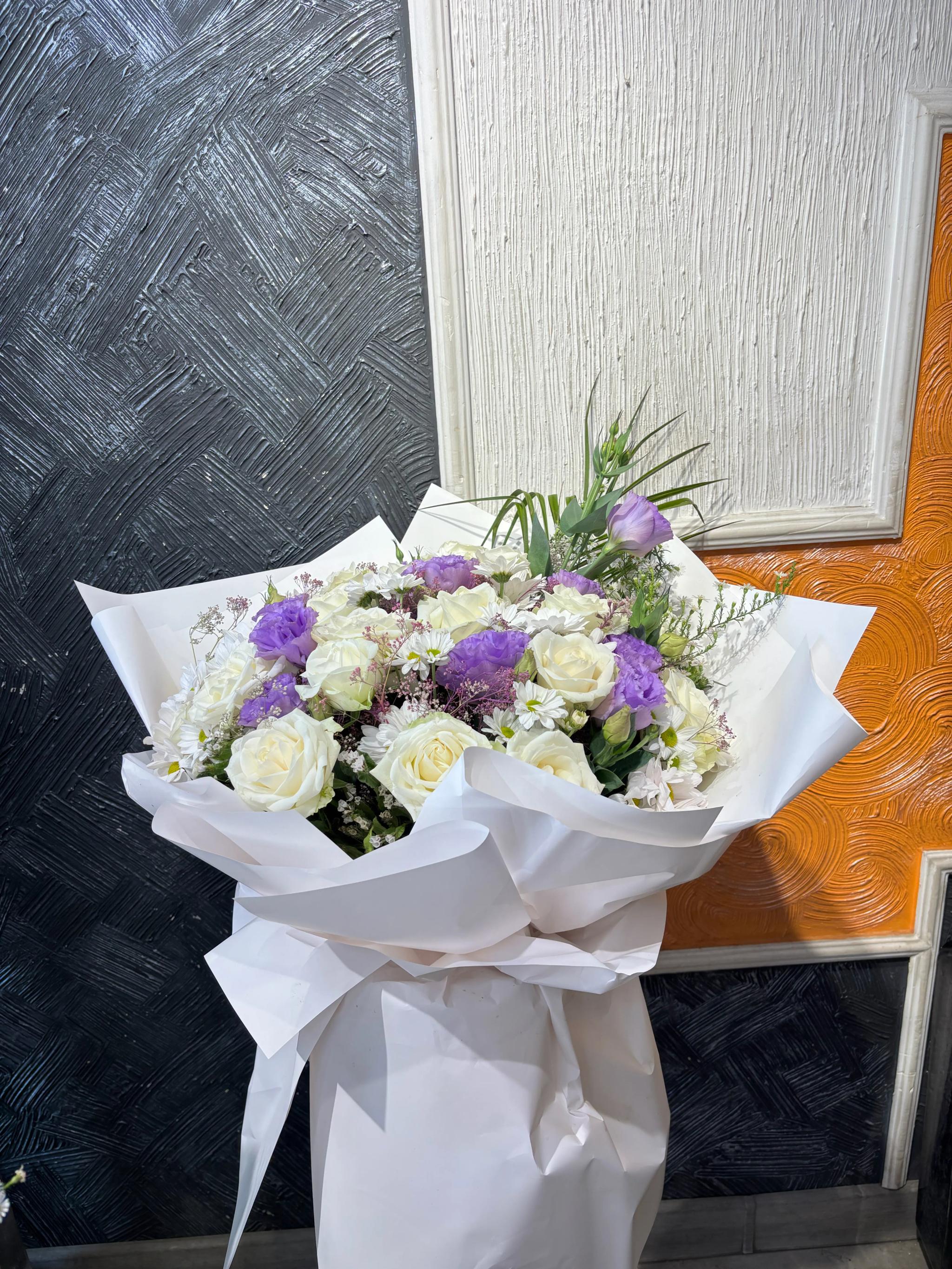 White bunch White bunch | ծաղիկների առաքում Երևանում