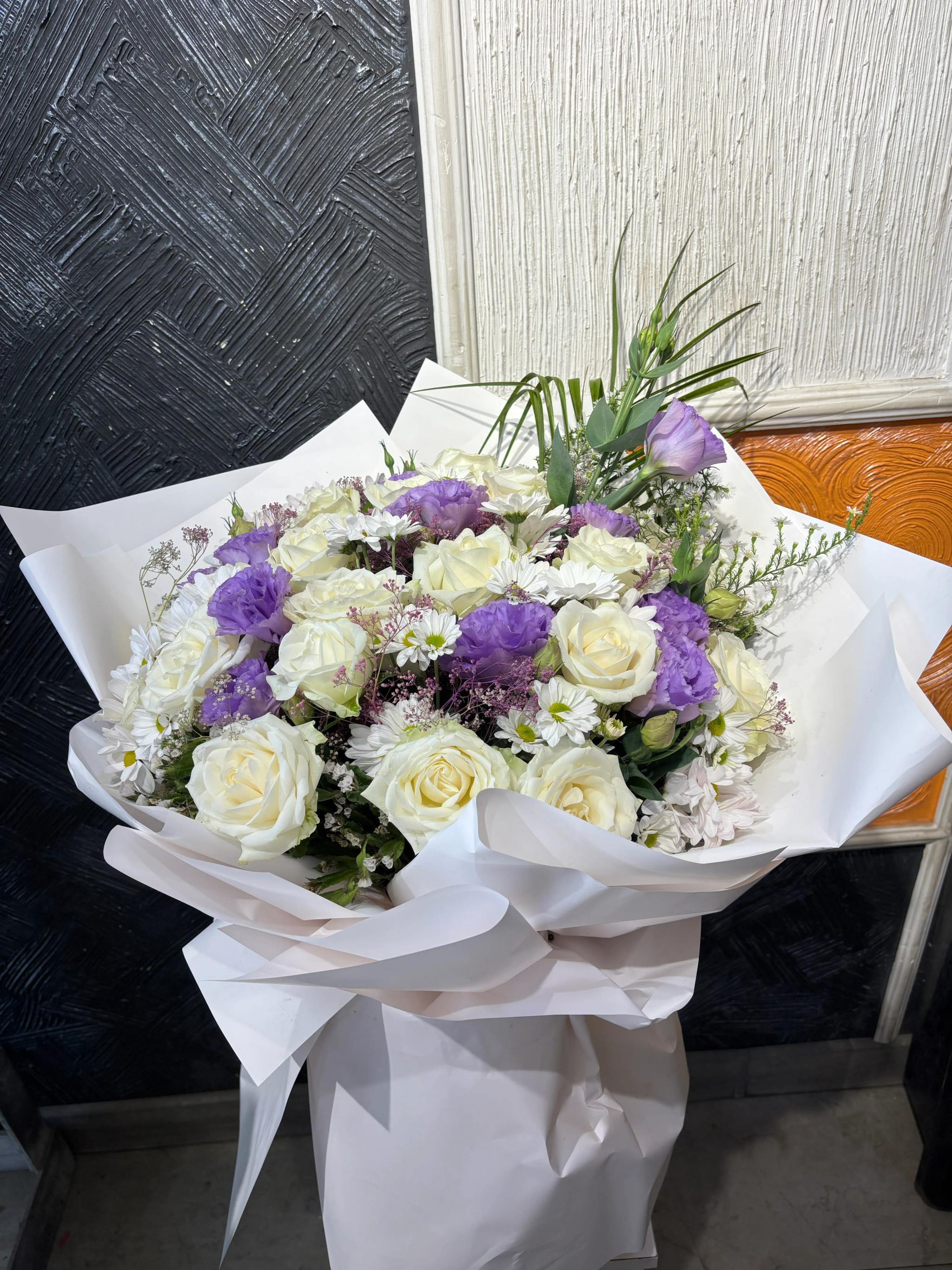 White bunch White bunch | ծաղիկների առաքում Երևանում