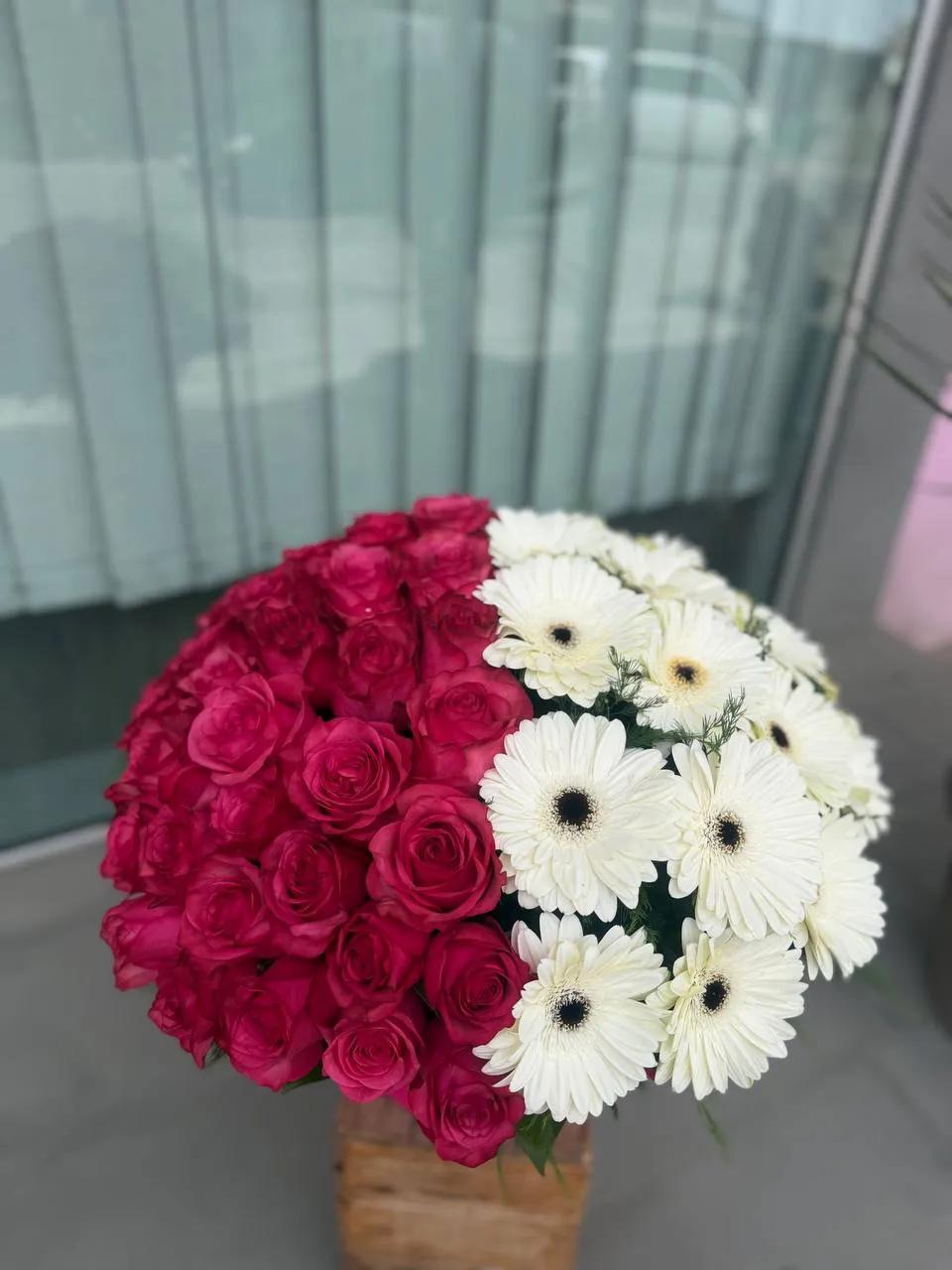 Roses and gerberas in a box | ծաղիկներ, ծաղկեպսակներ, բույսեր Երևան Roses and gerberas in a box | ծաղիկներ, ծաղկեպսակներ, բույսեր Երևան